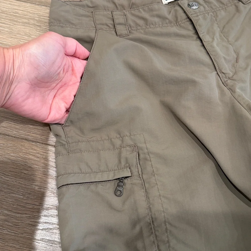 REI‎ Tan Hiking Active Outdoor Trail UPF 50+ Nylon Cargo Mid Rise Shorts Size 2